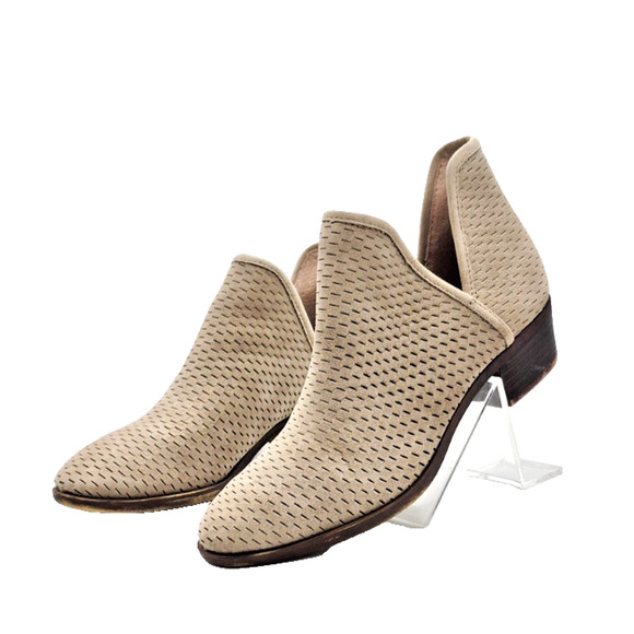 Lucky Brand Baley Ankle Bootie Size 7.5 M Tan Suede Perforated Texture Pull On - Picture 3 of 9